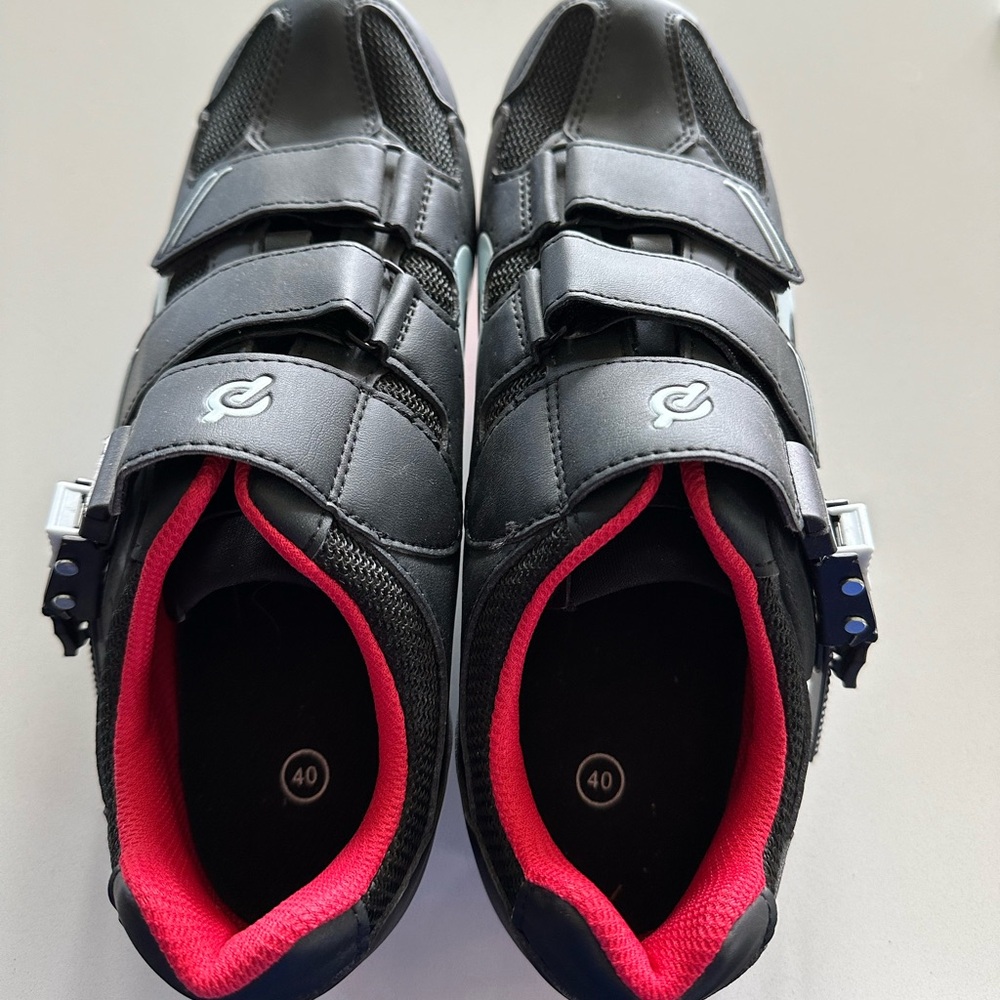 Women’s size 40 Peloton shoes NWOT. Clip on. Converts to women’s size 9.